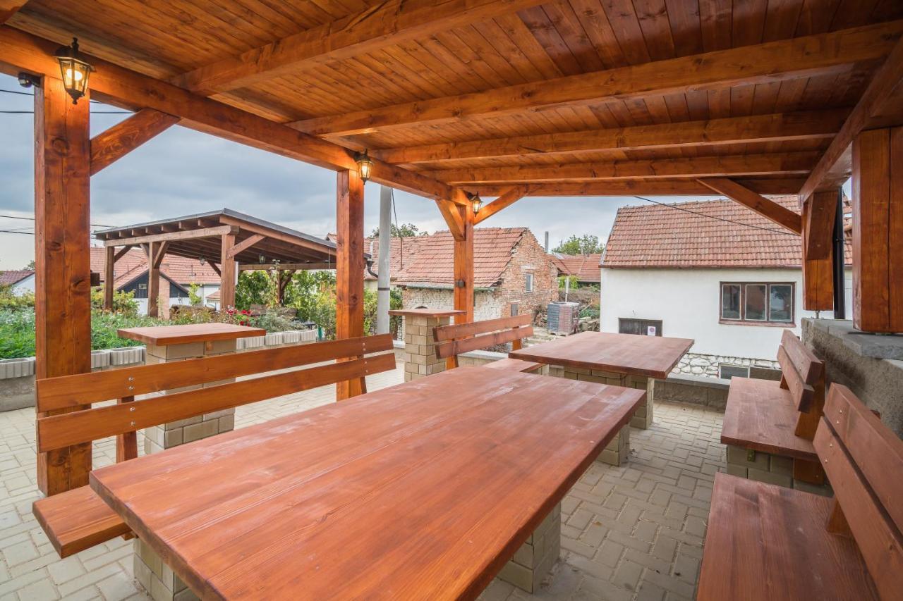 Vinoza - Ubytovani A Vinny Sklep Velke Bilovice Rulandova Exterior foto